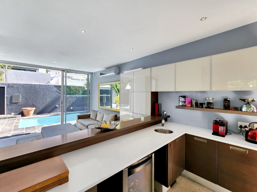 5 Bedroom Property for Sale in Fresnaye Western Cape